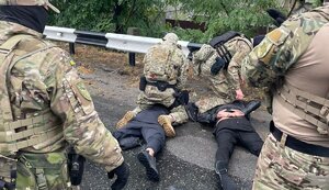 National Police: Two racketeers who demanded 11 thousand dollars from deceased serviceman’s father were detained. PHOTOS