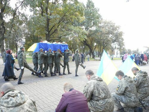 З українським воїном Сергієм Джевагою, загиблим у серпні 2014 року під Іловайськом, попрощалися в Прилуках 03