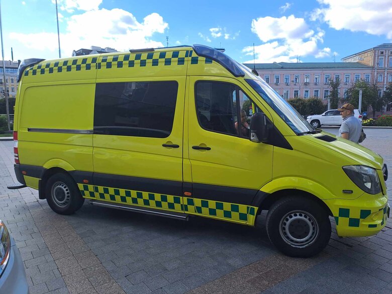 Австралійський бізнесмен Тревізан передав ССО евакомобіль