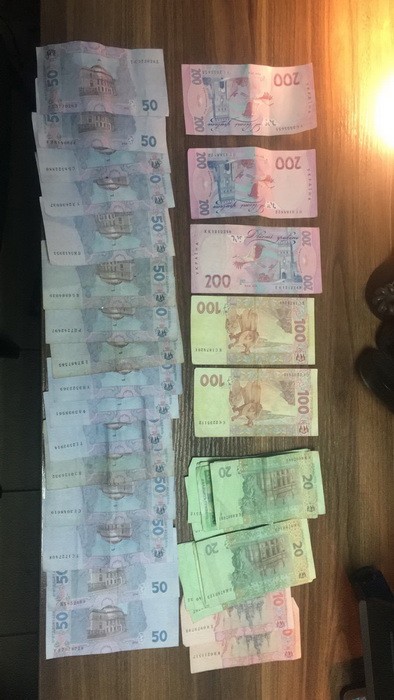 Волинські митники систематично брали хабарі за неперешкоджання контрабанді сигарет, - СБУ 02 Волинські митники систематично брали хабарі за неперешкоджання контрабанді сигарет, - СБУ 02