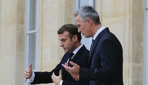 Столтенберг и Макрон обсудили наращивание военной мощи вокруг Украины