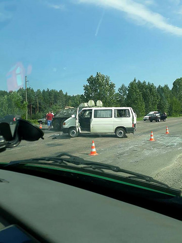 ДТП на Рівненщині: БТР не розминувся з мікроавтобусом - троє постраждалих 02 ДТП на Рівненщині: БТР не розминувся з мікроавтобусом - троє постраждалих 02