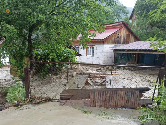 Зливи підтопили чотири населені пункти Закарпаття, - ДСНС 04