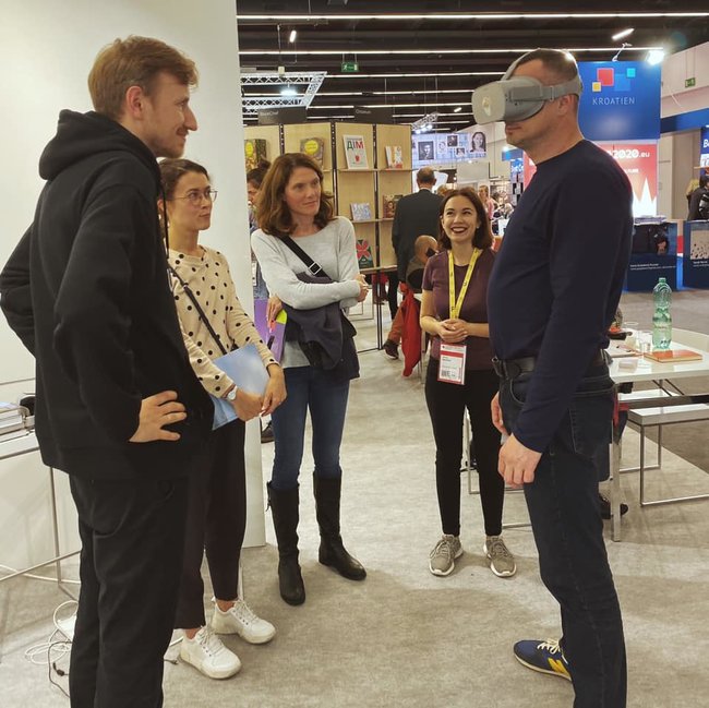 Автор проєкту Ukraїner Богдан Логвиненко: Люди живуть на цій землі, слухають російський реп, стежать за виборами в Америці, а що відбувається поряд - часто не знають 10 Автор проєкту Ukraїner Богдан Логвиненко: Люди живуть на цій землі, слухають російський реп, стежать за виборами в Америці, а що відбувається поряд - часто не знають 10