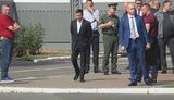 Родичі, журналісти, Зеленський, Баканов, Аваков у "Борисполі" чекають літака з українцями. ФОТОрепортаж