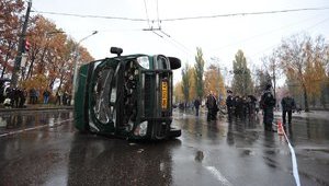 Пьяный милиционер влетел в маршрутку: пострадали 9 студентов. ФОТОрепортаж
