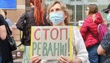"Як же за#бали": активисты протестовали под Радой против внесения поправок в закон о языке. ВИДЕО+ФОТОрепортаж