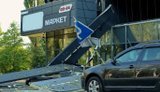 Удар РФ по супермаркету в Чернігові: 12 осіб у лікарнях, четверо у важкому стані, серед поранених є діти. ФОТОрепортаж