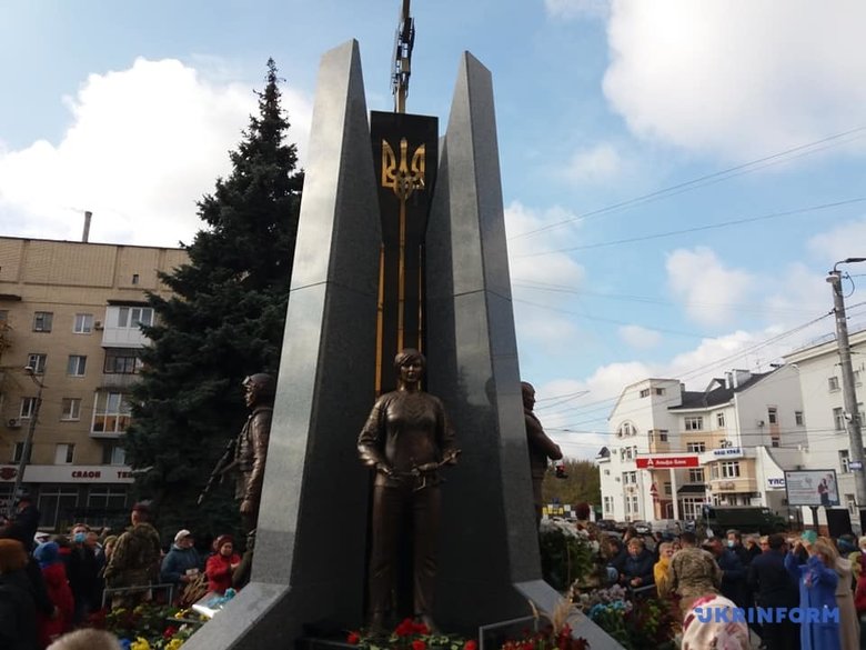У Житомирі відкрили памятник Захисникам України у війні з російським агресором 11