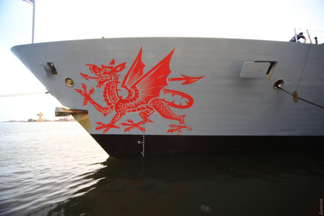 В порт Одессы зашел эсминец Королевских ВМС Великобритании Dragon 11