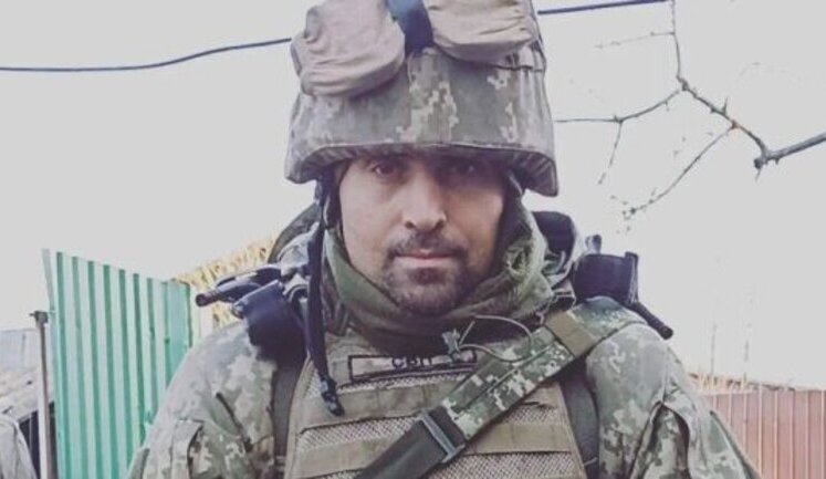 Актор та десантник ЗСУ Дмитро Лінартович поранений у боях за Соледар. ВIДЕО