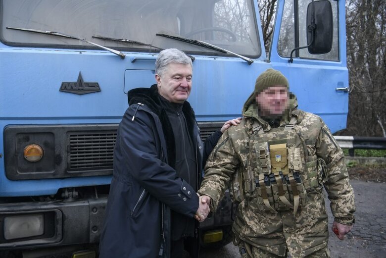 Спецназовцам, воюющим под Бахмутом, передали бензовоз, карематы и спальники. 02