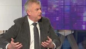 Генпродюсер "Помаранчевого неба": На Майдане Азаров был рядом с людьми, а сейчас под охраной снайперов. ВИДЕО.