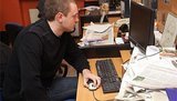Сын польского премьера работает журналистом и ездит на трамвае. ФОТО