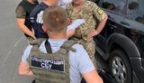 Заступника керівника військкомату затримано на Одещині під час одержання 1 тис. дол. хабара за видачу "білого квитка" призовнику, - СБУ. ФОТО