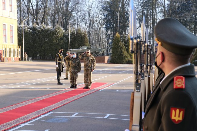 В Україні з візитом перебуває глава Військового комітету НАТО маршал авіації Піч, - Генштаб ЗСУ 01