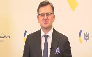 Уряд не планує обмежувати іноземцям в'їзд в Україну, - Кулеба. ВIДЕО