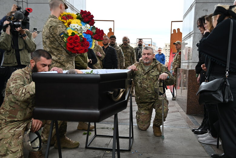 У Києві попрощалися з командиром роти стрілецького батальйону Олександром Пастухом (Добрим), який загинув у бою проти рашистів на Луганщині 41