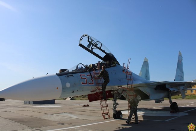 Росія перекинула до Білорусі винищувачі СУ-30СМ 03