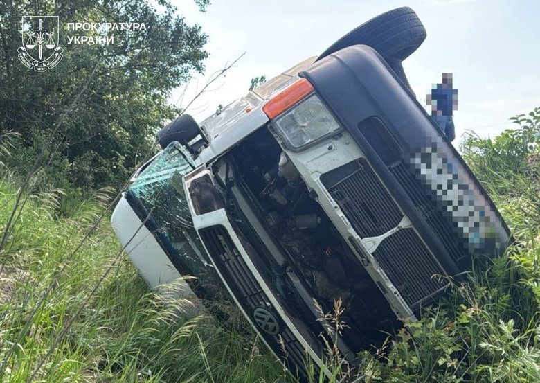 A bus carrying schoolchildren overturned in the Kharkiv region: what is known?