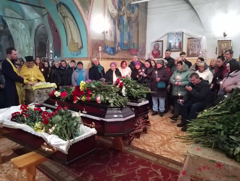 У Сумах попрощались з родиною, яку вбили росіяни
