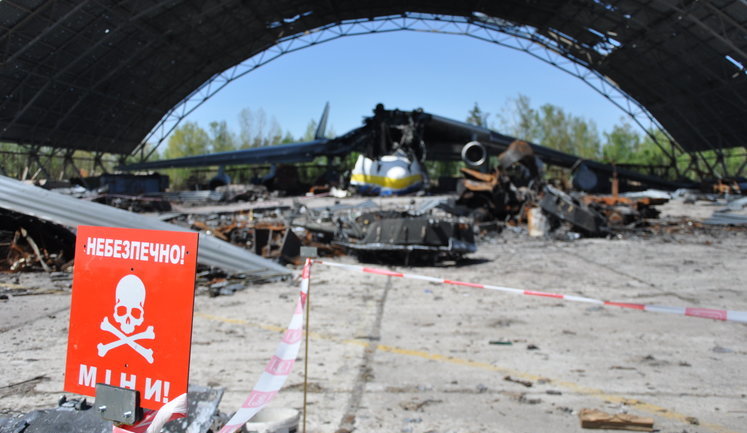 Demining of airfield in Gostomel: Destroyed Antonov planes and remnants of Russian occupants. PHOTOS