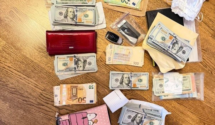 Крышевание "порноофисов": у топ-чиновников Нацполиции изъяли более 22 млн грн наличными и элитный автопарк. ФОТОрепортаж