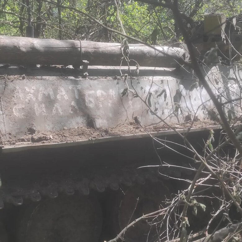 Бойовий медик Роман Марков: Більшість куль пройшли повз. Але сім я все ж схопив. Тримав гранату. Думав підірватися, щоб не потрапити в полон 02 Бойовий медик Роман Марков: Більшість куль пройшли повз. Але сім я все ж схопив. Тримав гранату. Думав підірватися, щоб не потрапити в полон 02