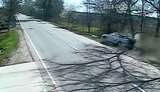 Поліцейський автомобіль на Закарпатті злетів у кювет на швидкості, зачепивши дерево: є постраждалі. ФОТО+ВІДЕО камер спостереження