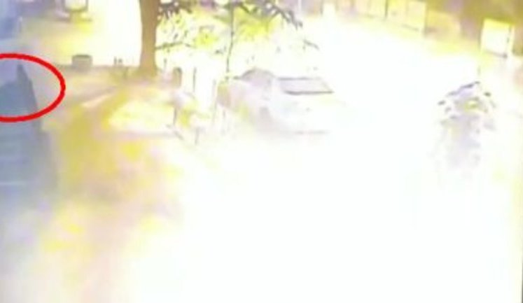 Камера засняла момент гибели Виктора Дегтярева на улице Пушкинской. ВИДЕО