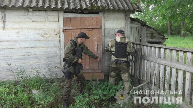 Поліцейські затримали в Києві чоловіка, який зарізав 28-річного хлопця і поранив ще вісім осіб на Житомирщині 02