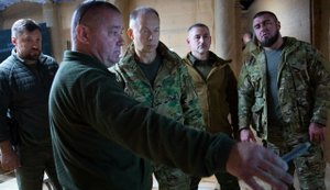 Syrskyi visits frontline units near Dnipropetrovsk region