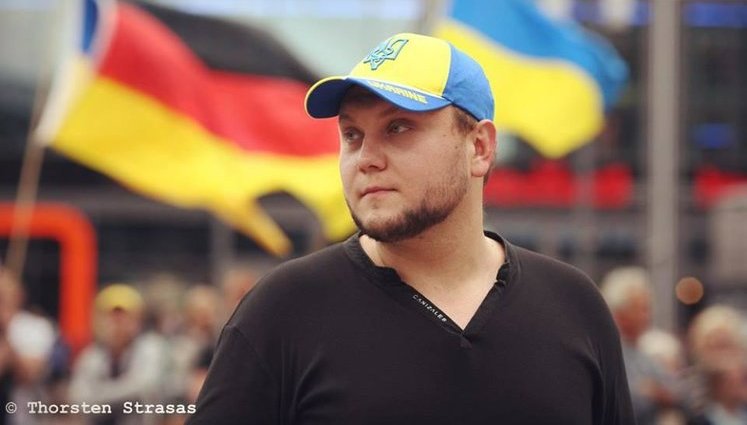 "Меркель - хороший дипломат, и будет менять маску столько, сколько надо", - украинский активист в Берлине Андрей Илин