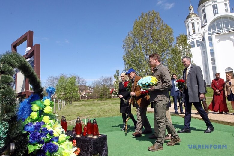 Делегація Конгресу США відвідала Бучу 07