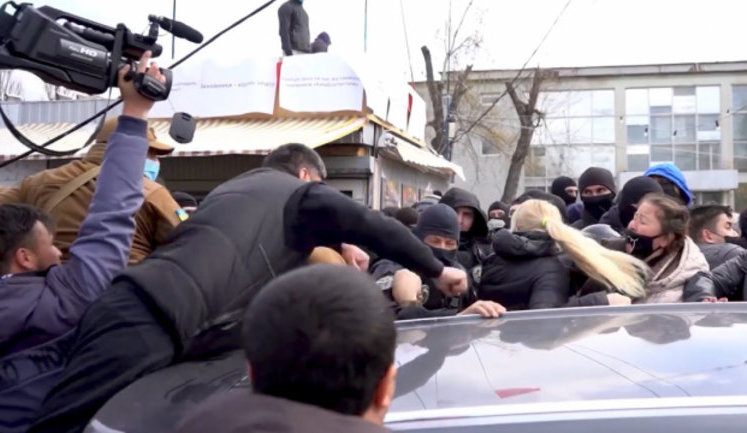 За фактом перешкоджання демонтажу МАФів у Києві відкрито провадження: 14 осіб затримано, на 11 - склали адмінпротоколи, - поліція. ВIДЕО