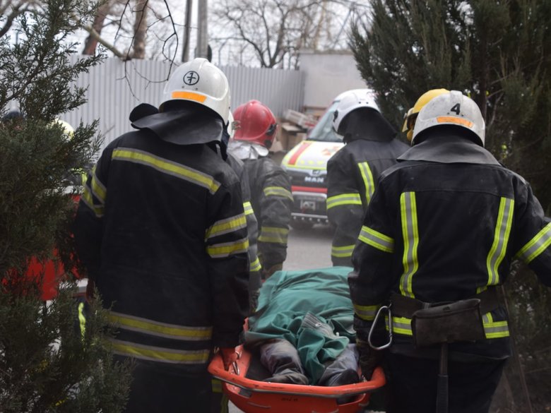 Кількість жертв російського обстрілу будівлі Миколаївської ОДА зросла до 7 осіб, 22 - поранені, - ДСНС 17