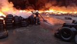 На складе бытовых отходов под Киевом горело 10 тыс. шин, - ГСЧС. ФОТО