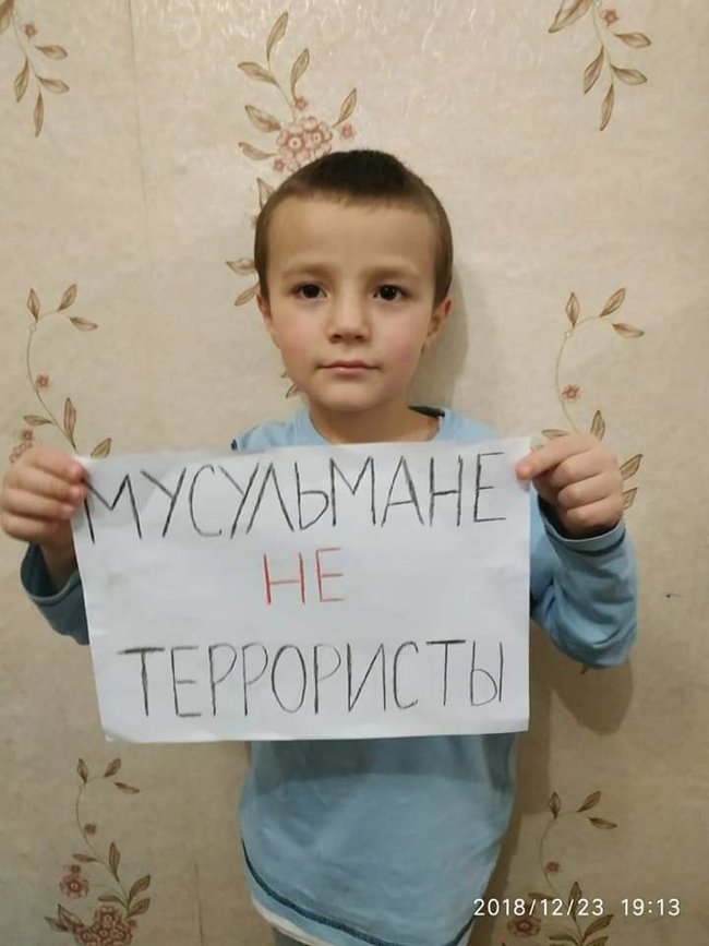 Мусульмани не терористи, - в окупованому Криму відбувається флешмоб на підтримку засуджених у справі Хізб ут-Тахрір кримських татар 26
