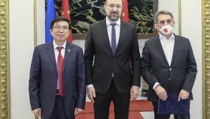 Шмыгаль и посол КНР Сяньжун открыли первый телемост между украинскими и китайскими врачами