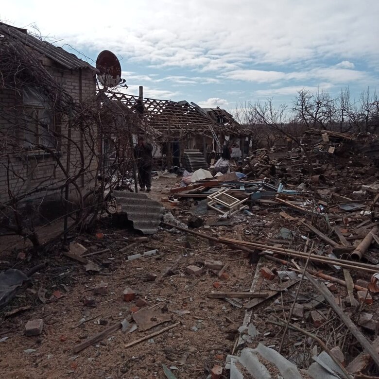 Зранку ворог обстріляв житлові квартали Авдіївки та вдарив ракетою по коксохіму, - ОВА 03 Зранку ворог обстріляв житлові квартали Авдіївки та вдарив ракетою по коксохіму, - ОВА 03