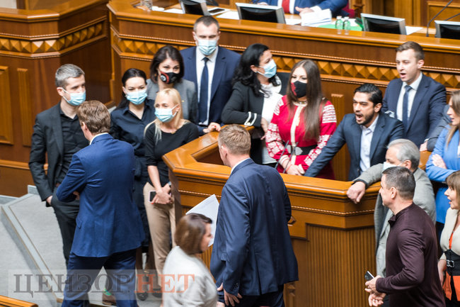 Присяга Аксенова под крики Ганьба!, беседа Власенко и Шуфрича, сообщение Шахову: Сергуня камасутру забрать? Или будешь изучать?, - работа ВР 19 мая 20