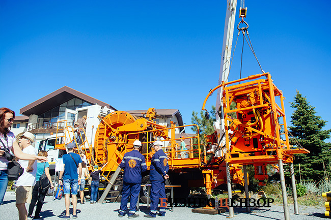 Авиадвигатели, беспилотники, боевые машины и трехтонный спиннер. Фоторепортаж с крупнейшего технического фестиваля 04