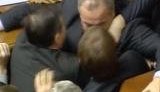 Депутаты, несмотря на отчаянные усилия, так и не смогли достичь консенсуса одновременно. ВИДЕО.