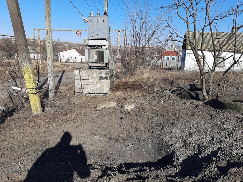 Снаряды войск РФ повредили 14 домов в Новогнатовке, жители поселка остались без света и газа 10