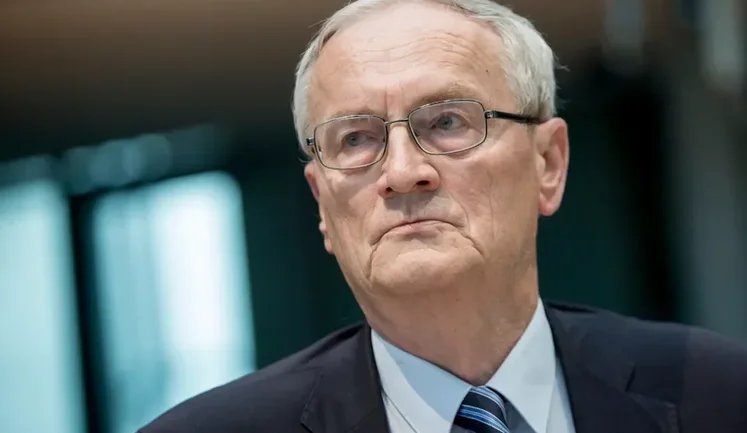 Former German intelligence chief may have passed secret data to Chinese general – media