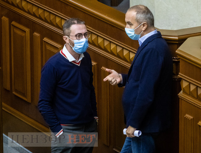Розповідь Медведчука, обійми від Балоги, нарада у Верещук, дискусія Гетманцева і привітання Разумкова Халимону, - день роботи ВР 1 грудня 04