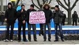 Янукович нарисовался в Одессе: фанаты Президента хотели подарить кумиру его портрет. ФОТОрепортаж