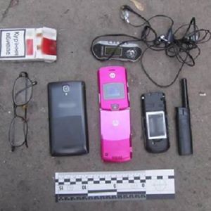 В Киеве прохожие задержали телефонного воришку 03