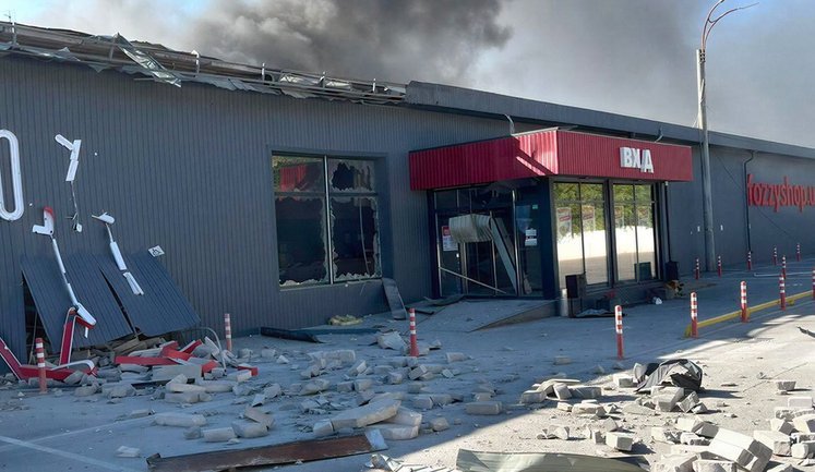 Russians struck FOZZY hypermarket in Vyshneve: no one injured