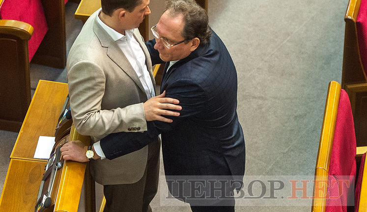 Емоційна нарада БПП, обійми Біловола з Безбахом і суперечка Тарути про багаті та бідні країни, - робочий день у Раді 12 липня. ФОТОрепортаж